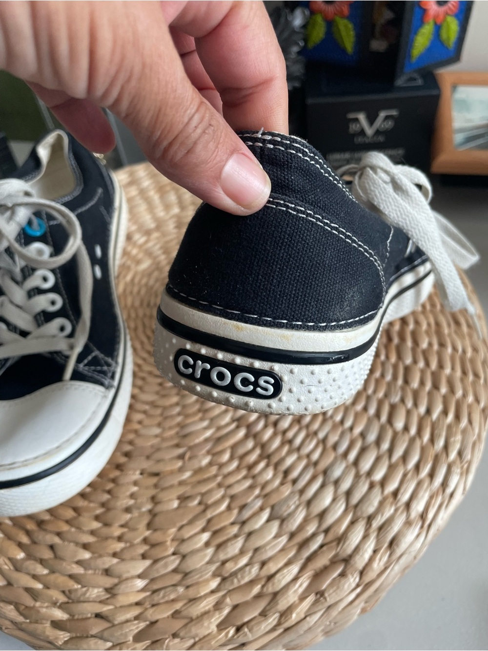 CROCS Woman’s Sneakers in SZ 7 in gently used condition - Picture 6 of 9